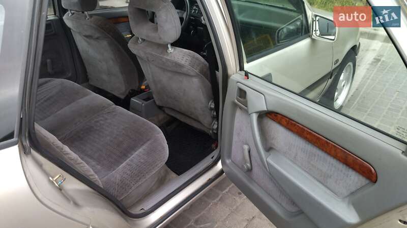 Лифтбек Opel Vectra 1993 в Львове