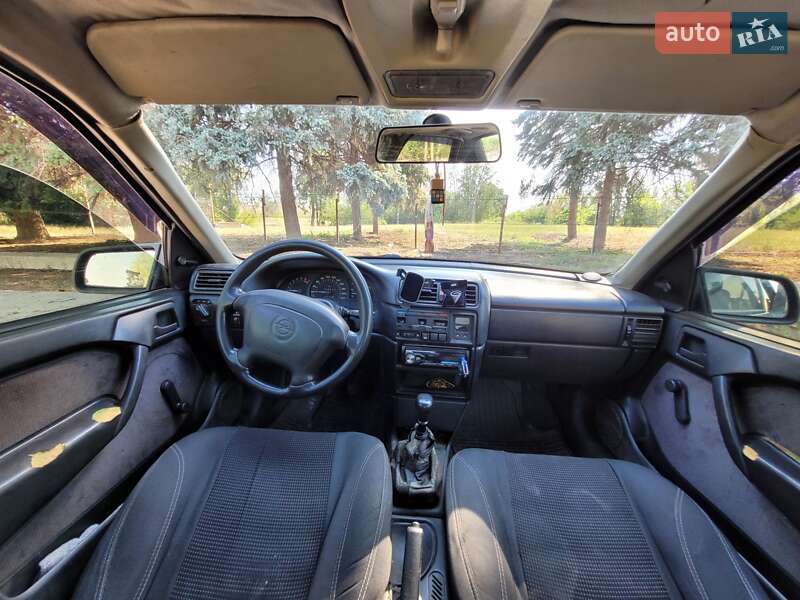 Седан Opel Vectra 1995 в Покрове