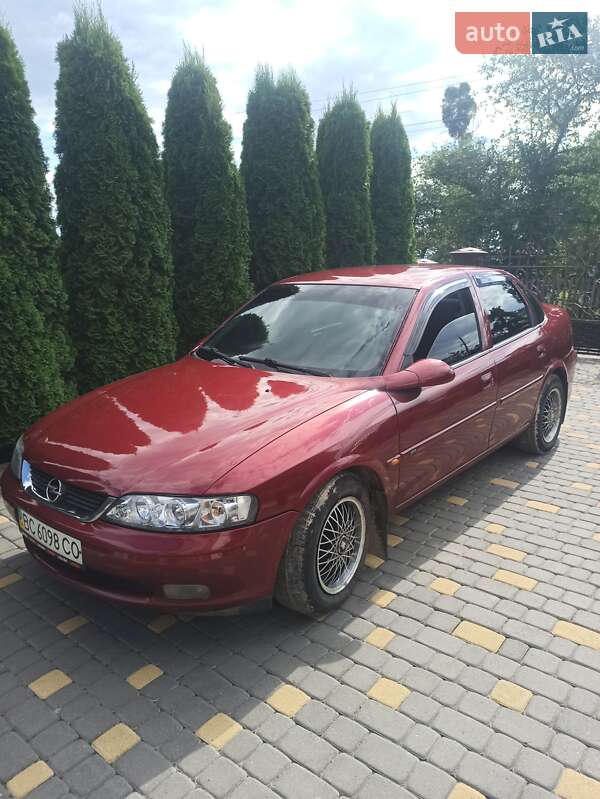 Седан Opel Vectra 1997 в Самборе