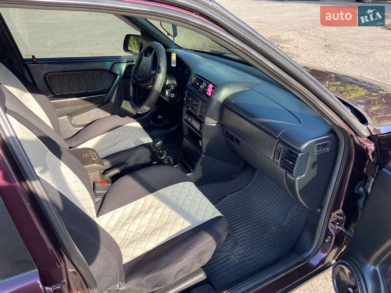 Седан Opel Vectra 1994 в Дубно