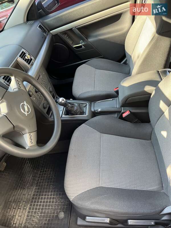 Седан Opel Vectra 2004 в Києві