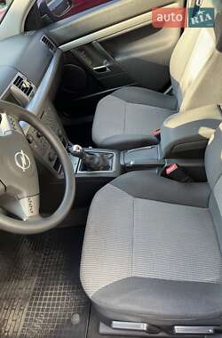 Седан Opel Vectra 2004 в 