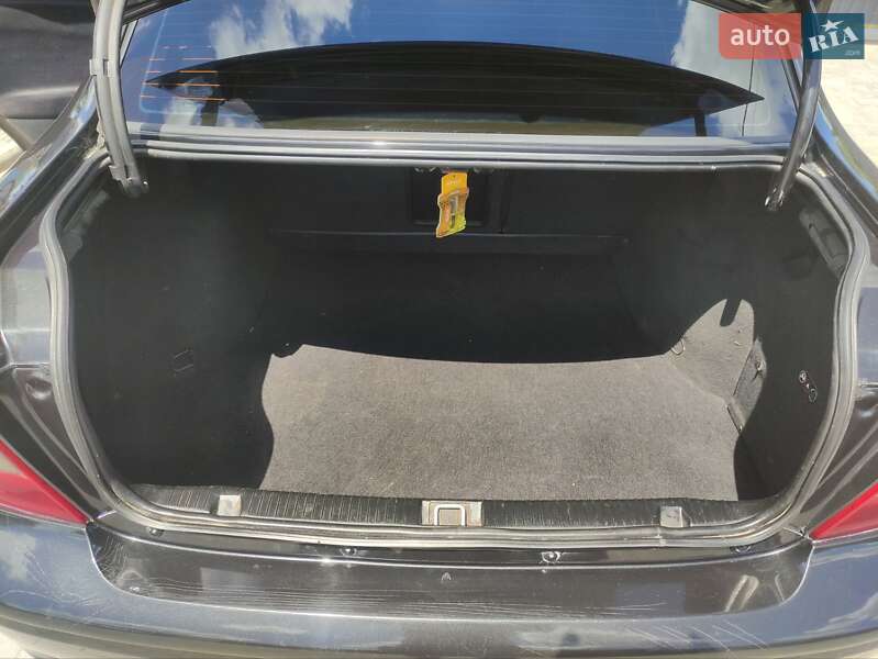 Седан Opel Vectra 2001 в Баре