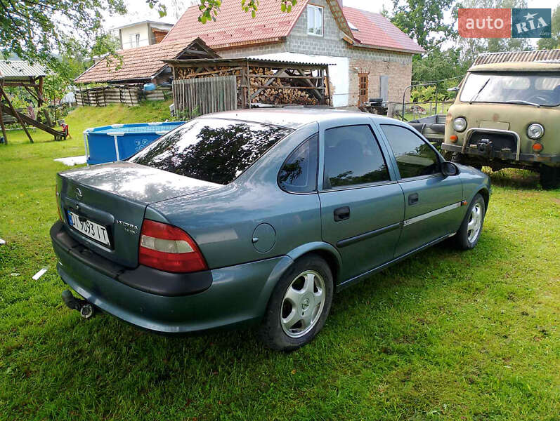 Седан Opel Vectra 1998 в Косове