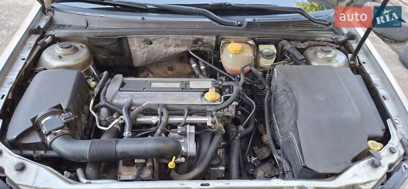 Седан Opel Vectra 2002 в Днепре