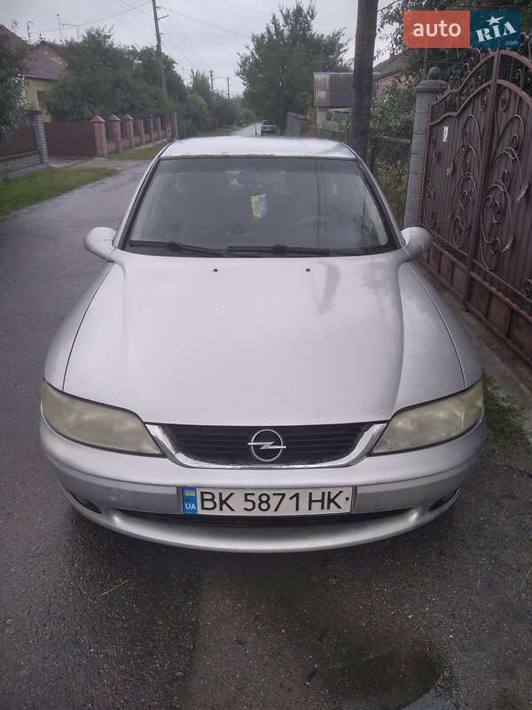 Лифтбек Opel Vectra 2000 в Дубно