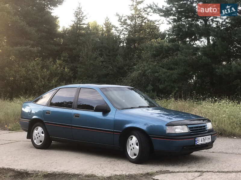 Лифтбек Opel Vectra 1992 в Горишних Плавнях