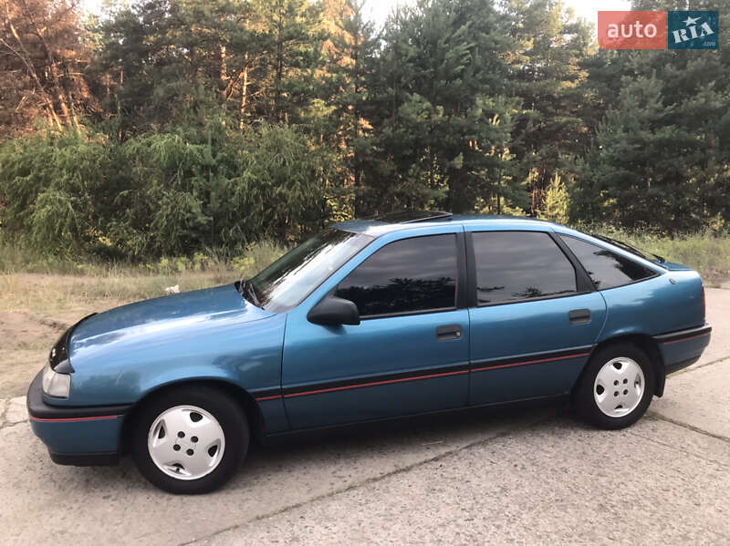 Лифтбек Opel Vectra 1992 в Горишних Плавнях