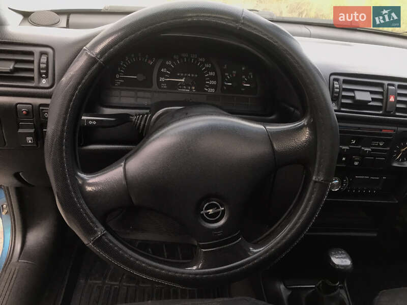 Лифтбек Opel Vectra 1992 в Горишних Плавнях