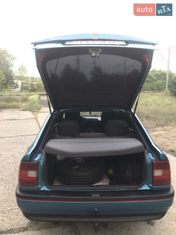 Лифтбек Opel Vectra 1992 в Горишних Плавнях