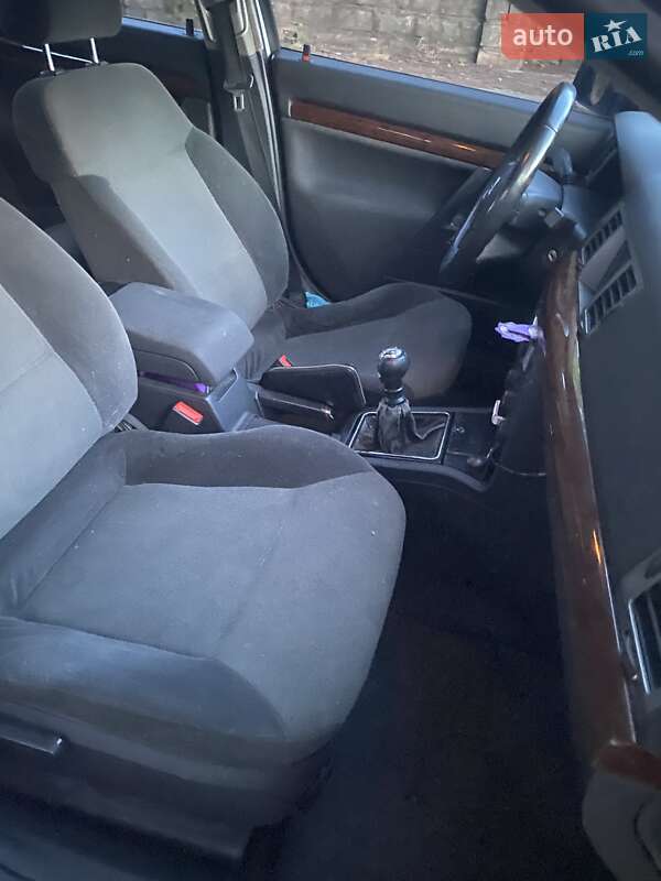 Седан Opel Vectra 2005 в Кривом Роге