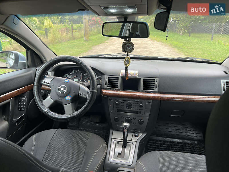 Универсал Opel Vectra 2004 в Буске