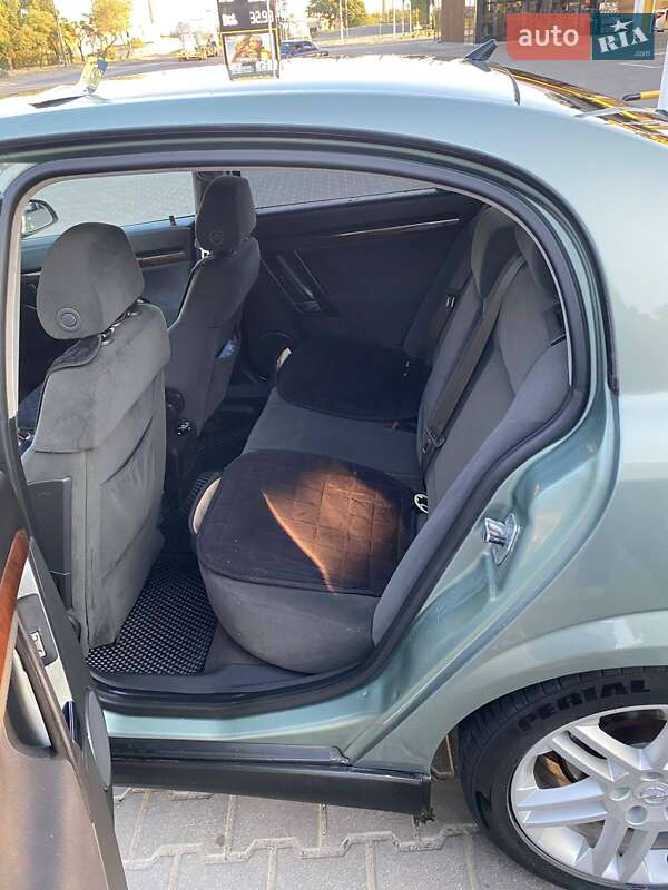 Седан Opel Vectra 2004 в Днепре