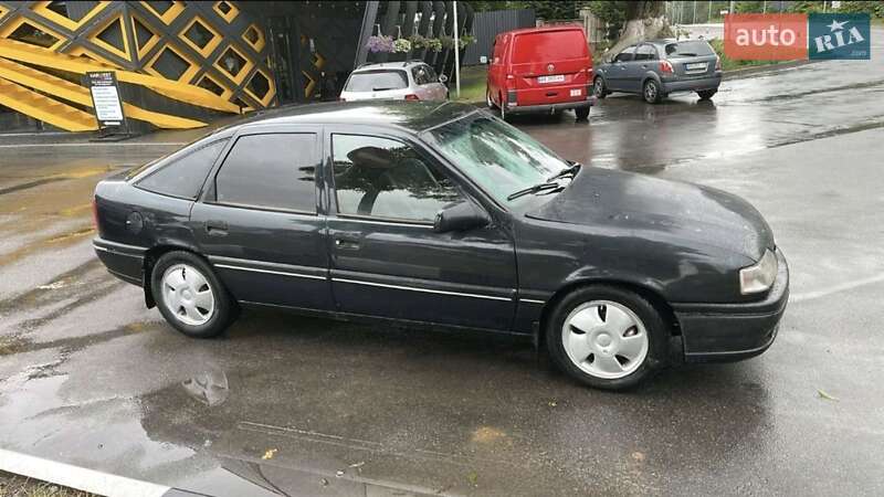 Лифтбек Opel Vectra 1995 в Немирове