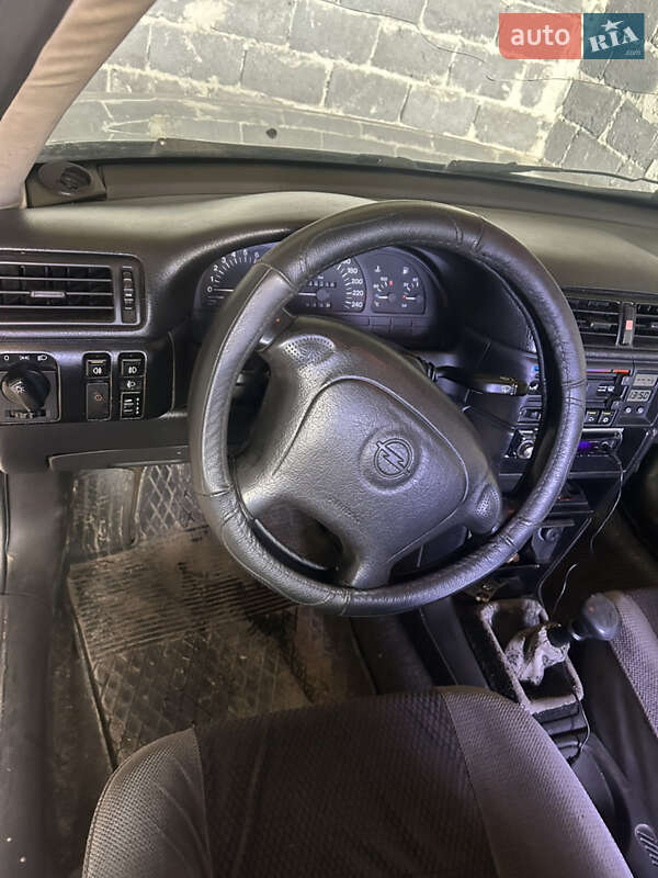 Седан Opel Vectra 1995 в Долине