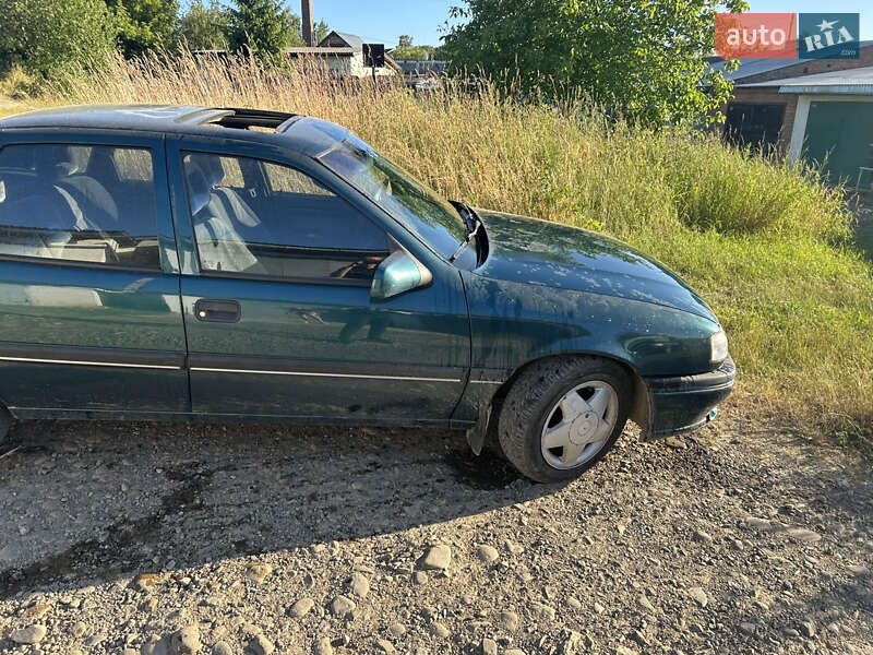 Седан Opel Vectra 1995 в Долине