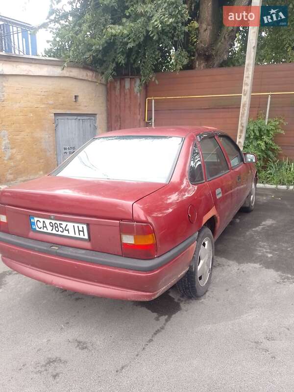 Седан Opel Vectra 1990 в Прилуках