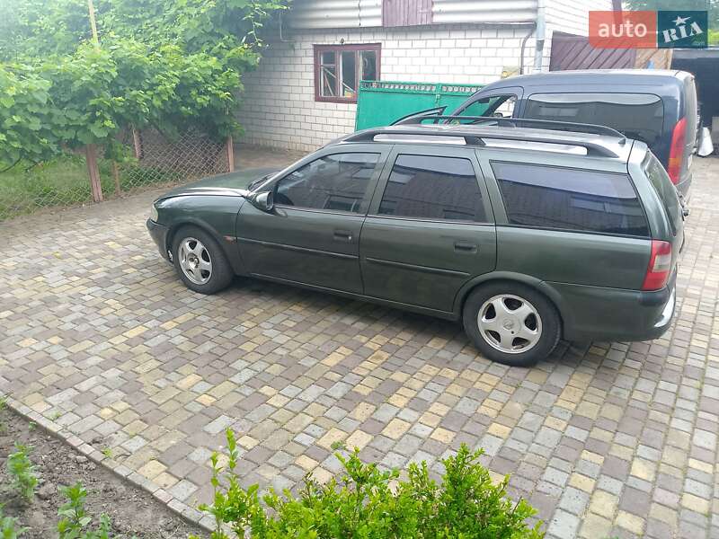 Универсал Opel Vectra 1998 в Любаре