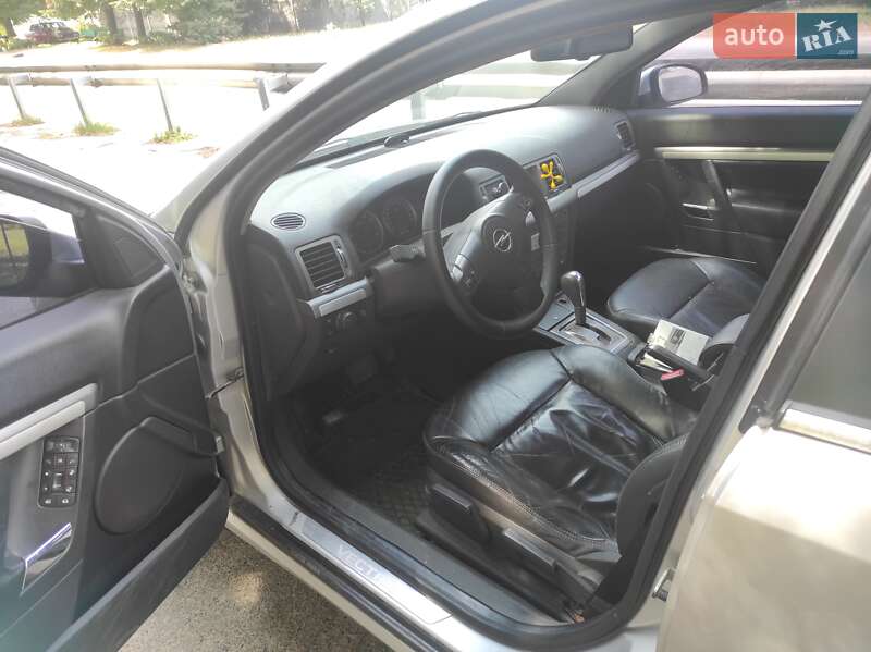 Седан Opel Vectra 2008 в Белогородке