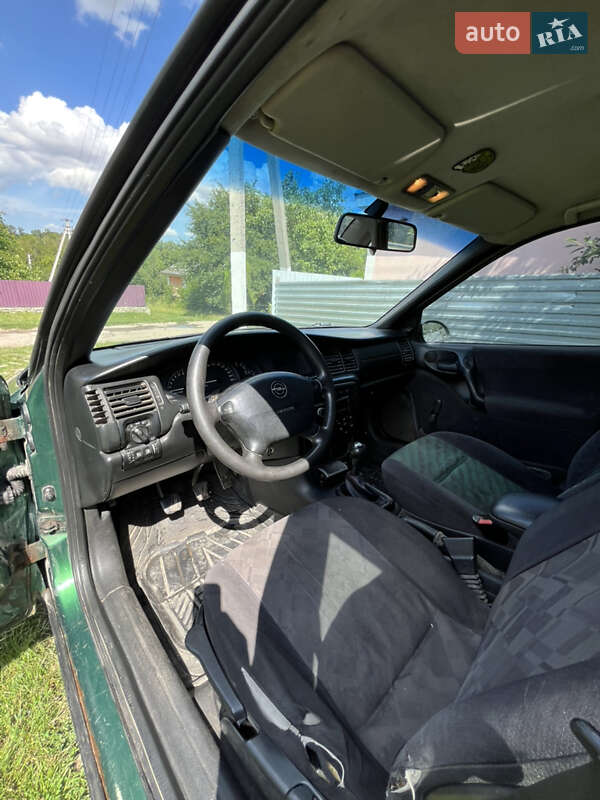 Седан Opel Vectra 1996 в Городке