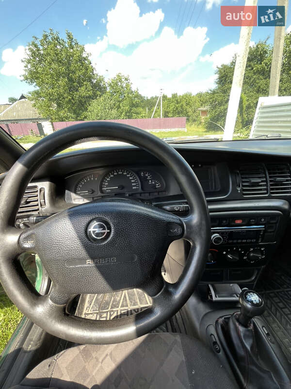 Седан Opel Vectra 1996 в Городке