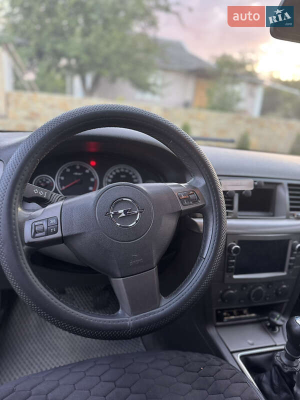 Лифтбек Opel Vectra 2006 в Могилев-Подольске