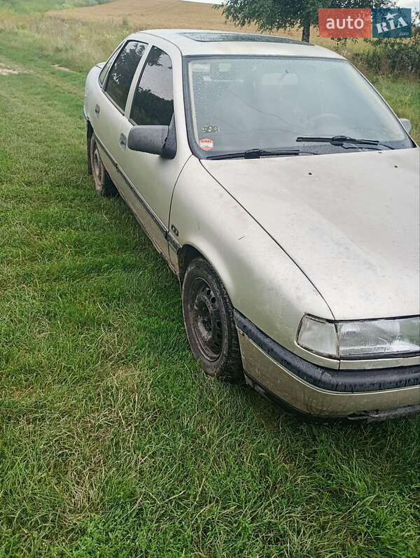 Седан Opel Vectra 1990 в Ровно