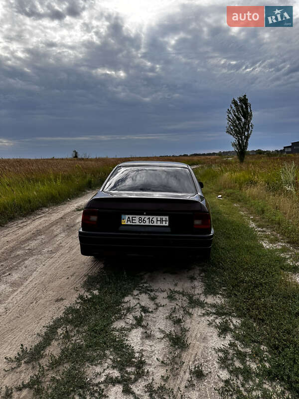 Седан Opel Vectra 1990 в Киеве