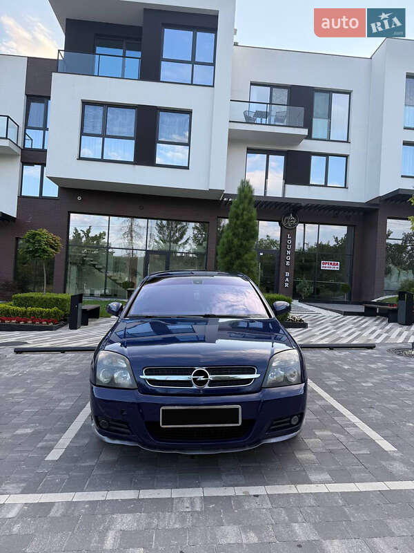 Ліфтбек Opel Vectra 2003 в Ужгороді