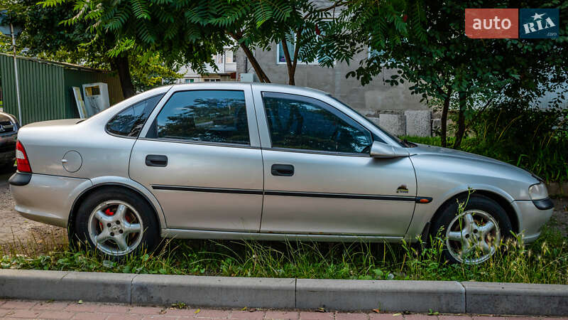 Седан Opel Vectra 1998 в Тернополе