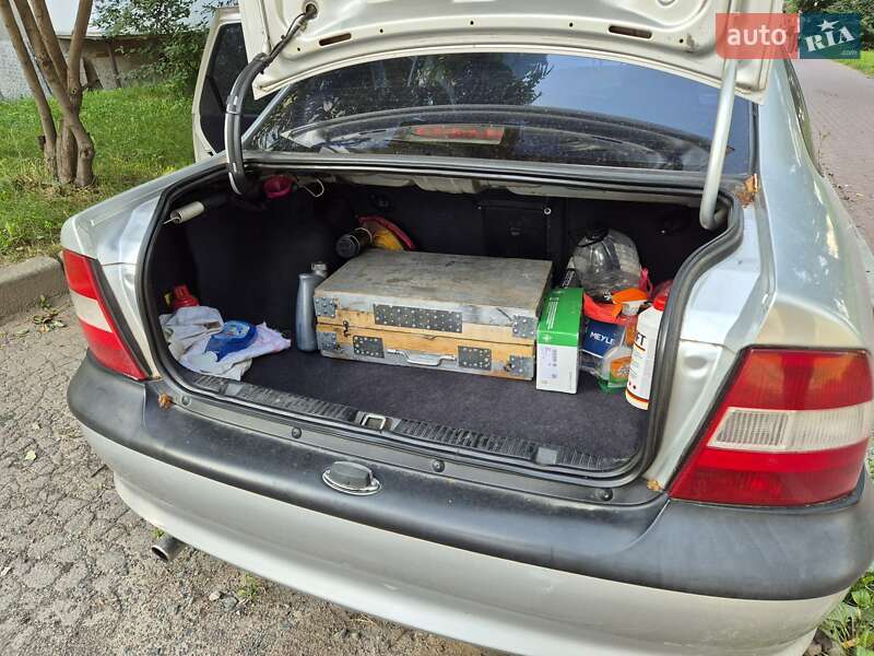 Седан Opel Vectra 1998 в Тернополе