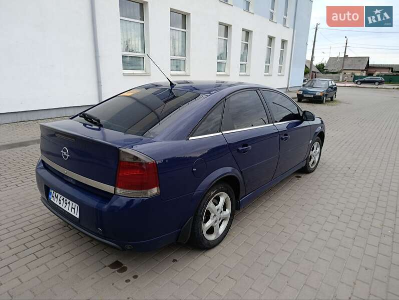 Седан Opel Vectra 2004 в Житомирі
