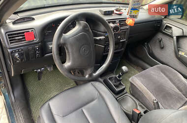 Седан Opel Vectra 1995 в 