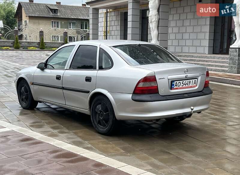 Седан Opel Vectra 1996 в Ивано-Франковске