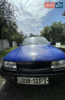 Седан Opel Vectra 1989 в Болехове