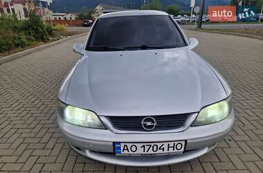 Седан Opel Vectra 1999 в Хусті