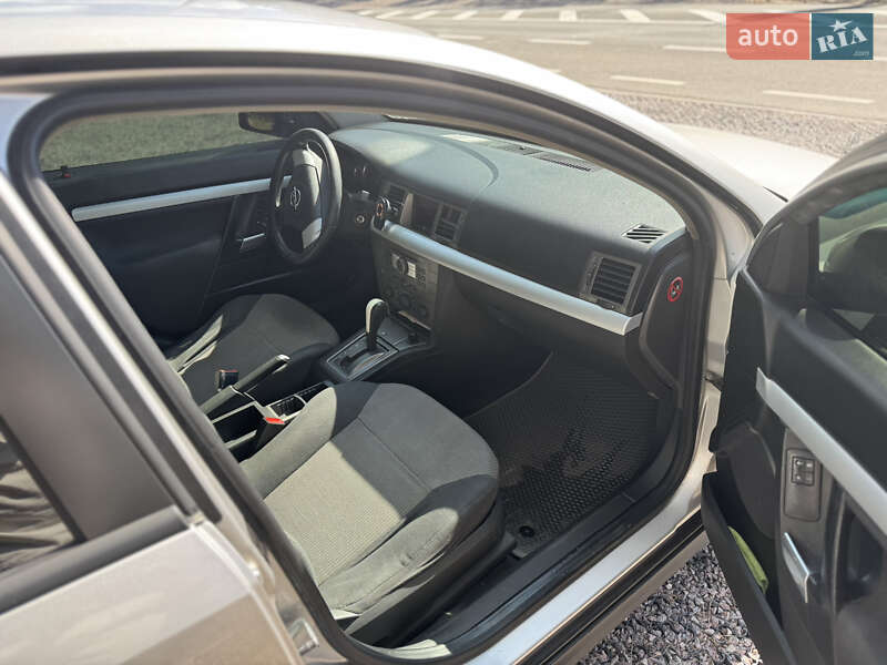Седан Opel Vectra 2005 в Украинке