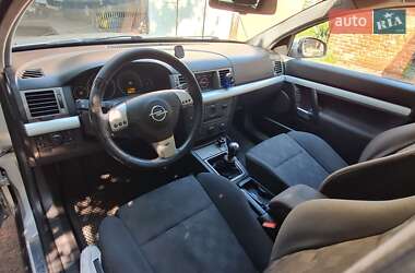 Универсал Opel Vectra 2004 в 