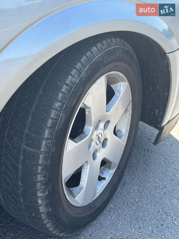 Лифтбек Opel Vectra 2004 в Ивано-Франковске