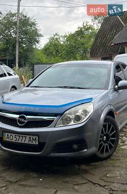 Седан Opel Vectra 2006 в Хусте