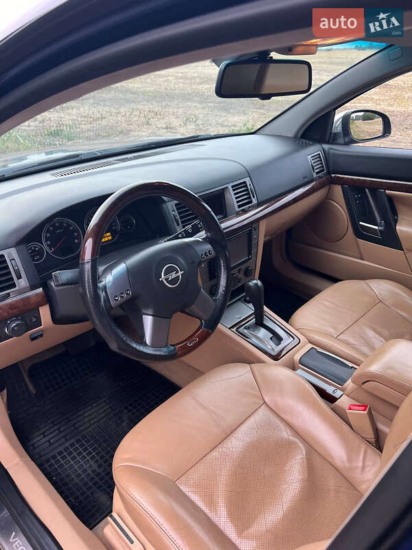 Седан Opel Vectra 2004 в Киеве