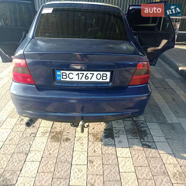 Седан Opel Vectra 1999 в Городке