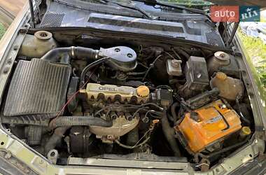 Седан Opel Vectra 1996 в 