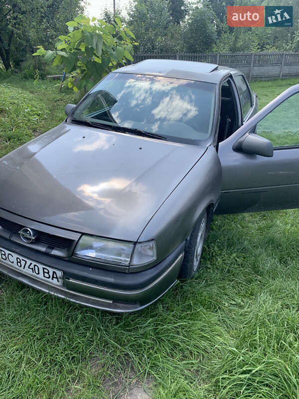 Седан Opel Vectra 1990 в Львове