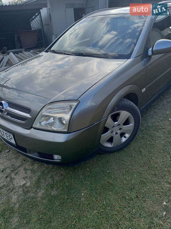 Универсал Opel Vectra 2004 в Черновцах