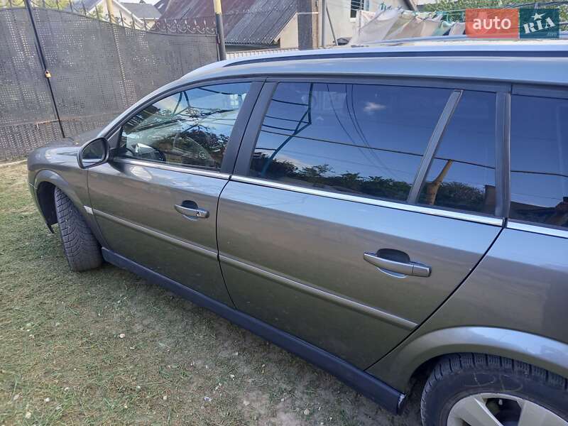 Универсал Opel Vectra 2004 в Черновцах