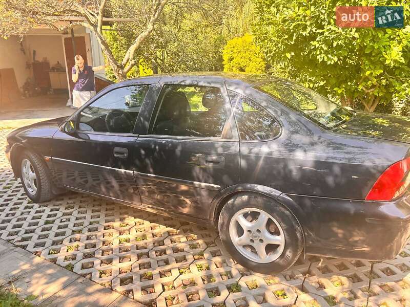 Седан Opel Vectra 1997 в Косові фото 2 Седан Opel Vectra 1997 в Косові