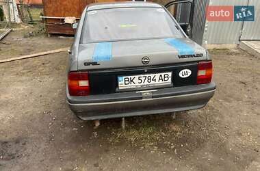 Седан Opel Vectra 1989 в Рівному