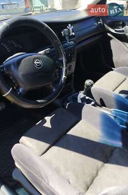 Седан Opel Vectra 1996 в 