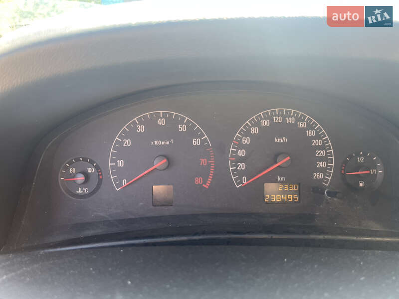 Седан Opel Vectra 2003 в Городку